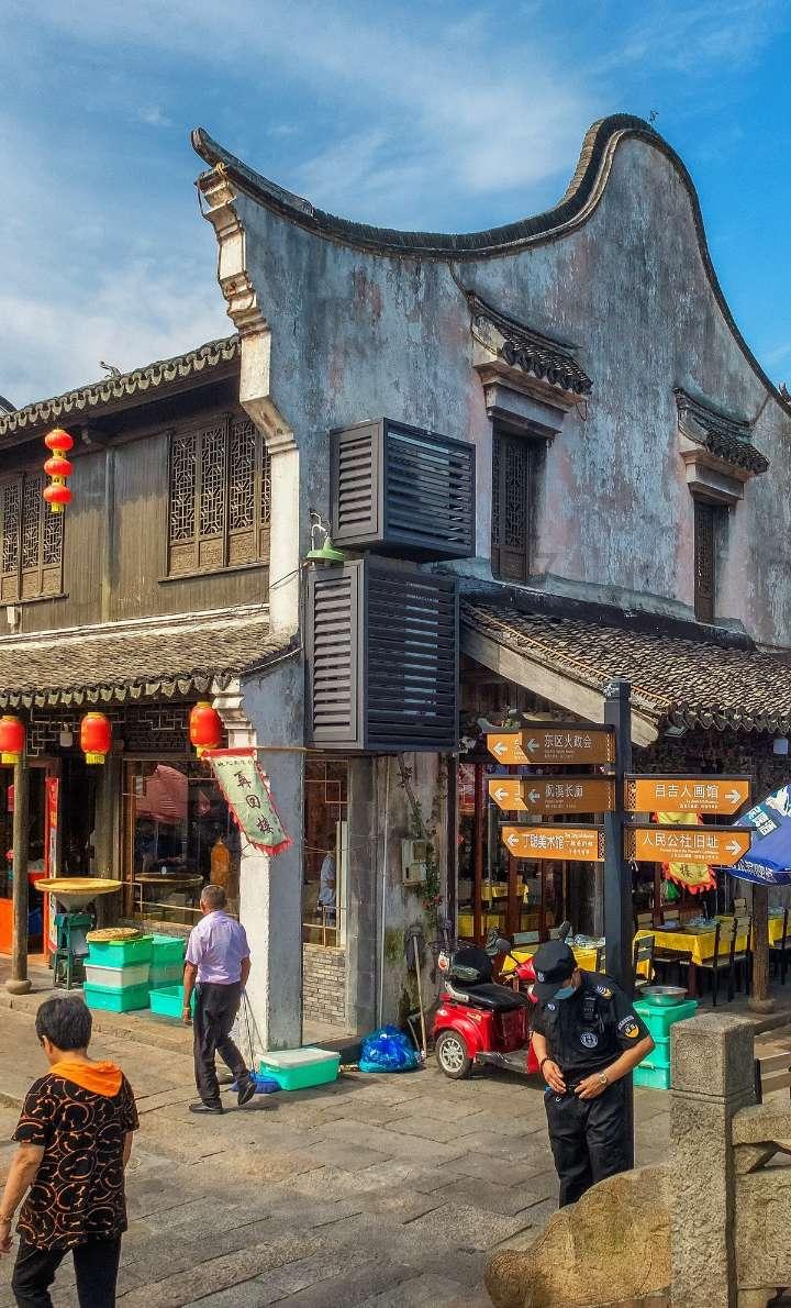 当年离开天天向上的小五,拿着汪涵的银行卡磕头跪谢,如今怎样了? - 全面解答你的问题
